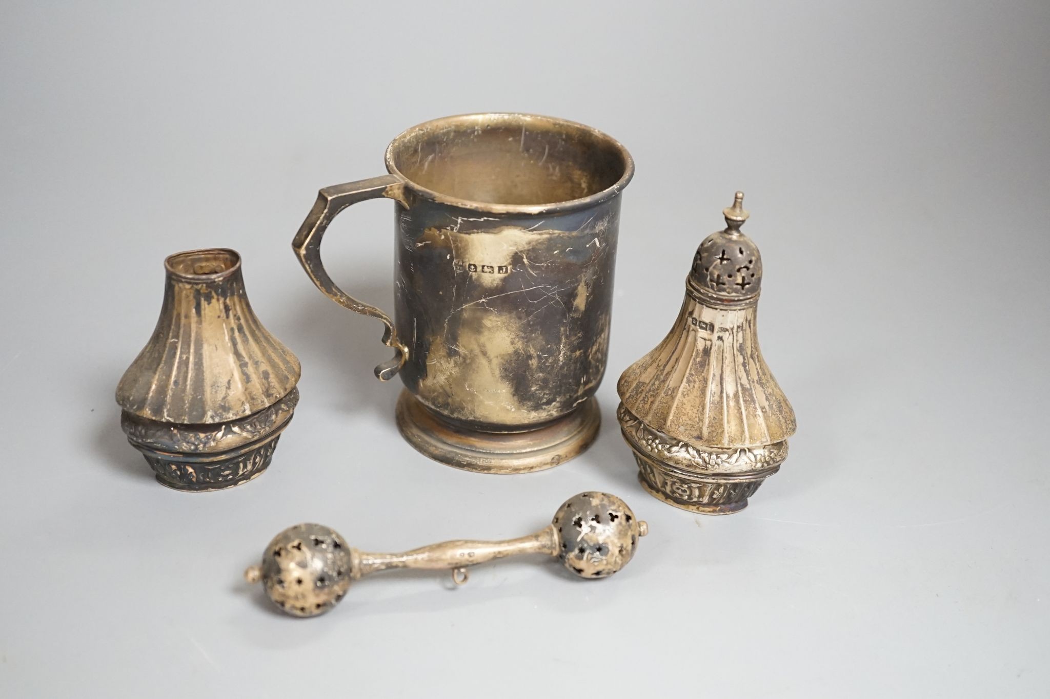 A 1930's silver christening mug, 85mm and three other items including a 9ct and white metal ring shank.